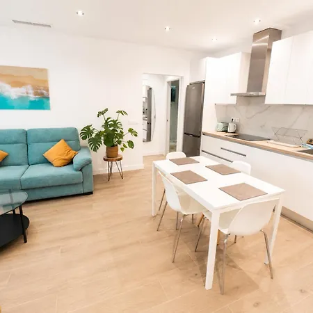 Apartamento En Segunda Linea De Playa En La Carihuela