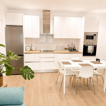 Apartamento En Segunda Linea De Playa En La Carihuela Torremolinos